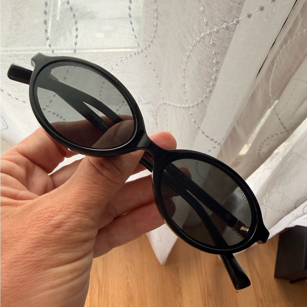 MIUMIU SUNGLASSES